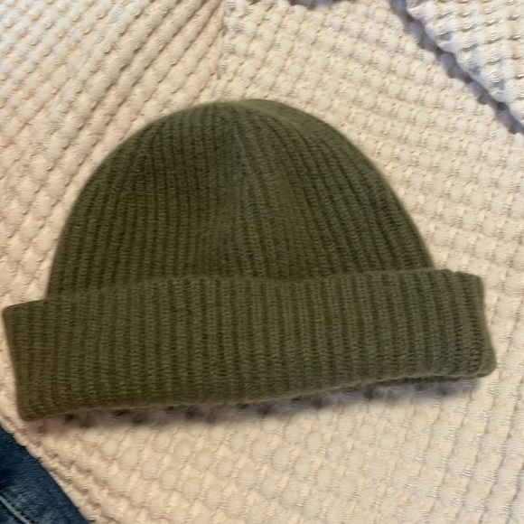 Banana Republic Beanie - Picture 3 of 4
